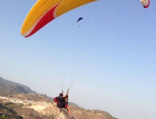 Volando en un parapente biplaza